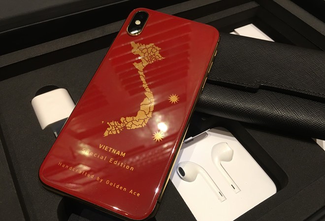 iPhone X nạm bản đồ Việt Nam giá 63 triệu đồng iPhone X phiên bản Việt Nam. Ảnh: Golden Ace.
