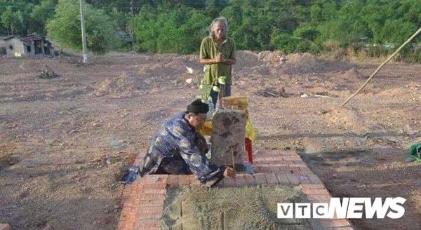 Giải quyết ra sao vụ Mộ vợ vua Tự Đức bị san làm bãi đậu xe? Nhiều tháng trôi qua số phận lăng mộ của bà Cửu giai Tài nhân họ Lê (vợ vua Tự Đức) vẫn chưa được định đoạt. (Ảnh: Nguyễn Vương)