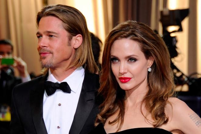 Angelina Jolie và Brad Pitt vẫn chưa hoàn tất ly hôn Angelina Jolie và Brad Pitt vẫn là vợ chồng trên giấy tờ.