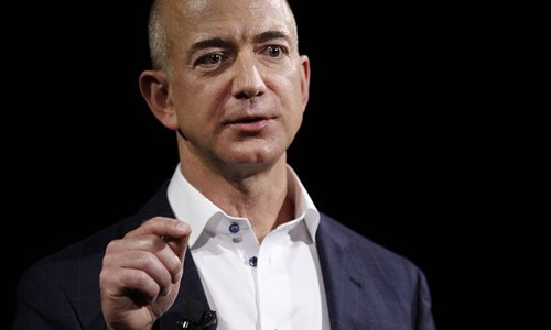 Người giàu nhất hành tinh mất hơn 5 tỷ USD một đêm Jeff Bezos đã mất hơn 5 tỷ USD tài sản hôm qua. Ảnh: Bloomberg