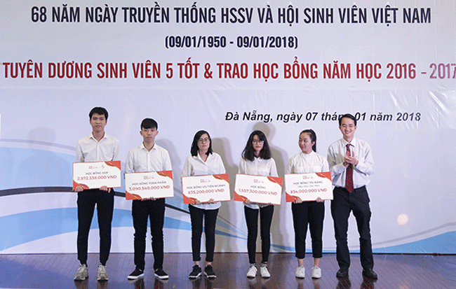 Lần đầu tiên có Học bổng Tài năng Lần đầu tiên có Học bổng Tài năng