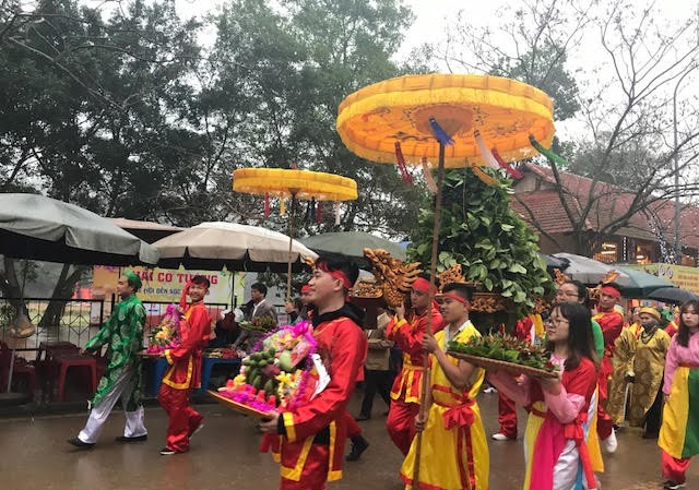 Không có màn cướp lộc, Hội Gióng đền Sóc khá bình yên Không có màn cướp lộc, Hội Gióng đền Sóc khá bình yên