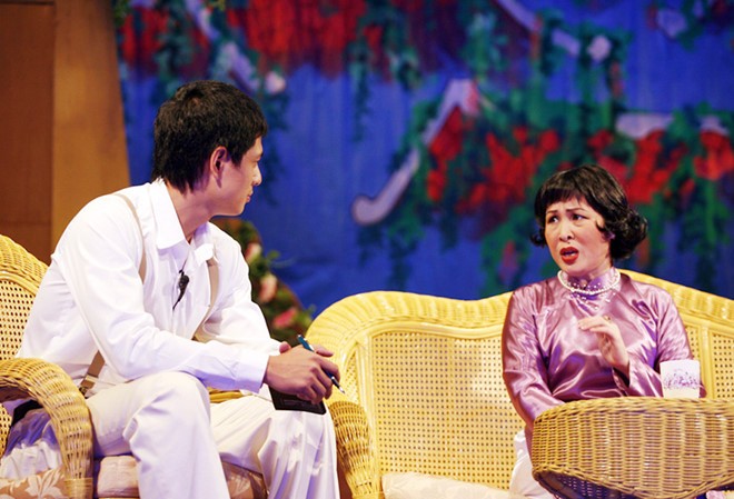 NSND Hồng Vân quyết định đóng cửa sân khấu kịch sau 2 năm thua lỗ Hồng Vân trên sân khấu kịch.