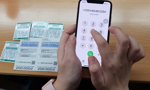 Nhà mạng ồ ạt khuyến mại nạp thẻ khủng trước giờ 'giới nghiêm' Từ ngày 1/3, các nhà mạng chỉ được phép khuyến mại tối đa 20% đối với thuê bao trả trước. Ảnh: Nguyễn Hà