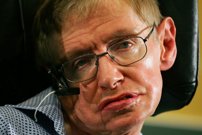 Nhà khoa học huyền thoại trên xe lăn vừa qua đời Khuyết tật cơ thể không thể ngăn TS Stephen Hawking khám phá vũ trụ