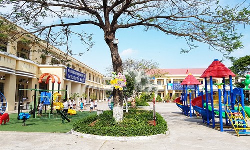 Vụ cô giáo quỳ gối: Ông Võ Hòa Thuận mong sự việc qua đi Cô N. đã đi dạy bình thường và các em học sinh có lẽ cũng đã quên sự việc đáng tiếc ngày 28/2.