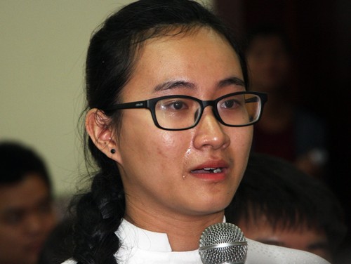 Cô giáo Toán ở Sài Gòn không nói suốt ba tháng đứng lớp Nữ sinh Phạm Song Toàn kể về cô giáo Toán trong buổi gặp gỡ với lãnh đạo Sở Giáo dục và Đào tạo TP HCM. Ảnh: Mạnh Tùng.
