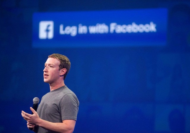 Nội bộ Facebook “lục đục“: Nhân viên thất vọng và hoang mang tột độ Mark Zuckerberg - người đứng đầu Facebook đang "xoay như chong chóng" trước hàng loạt chỉ trích và thậm chí bị yêu cầu điều trần trước Quốc hội Mỹ.