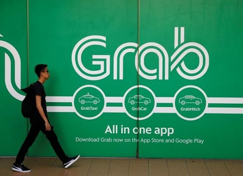 Grab tiếp tục gặp khó ở Đông Nam Á trong vụ mua lại Uber Bên ngoài văn phòng của Grab tại Singapore. Ảnh: Reutes
