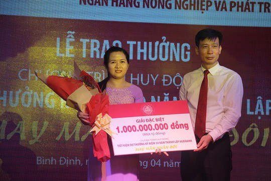 Agribank trao 'Giải đặc biệt' thứ Nhất 01 tỷ đồng cho khách hàng Agribank trao 'Giải đặc biệt' thứ Nhất 01 tỷ đồng cho khách hàng