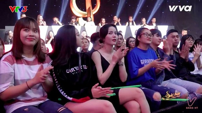 Nữ khán giả xinh đẹp được tìm kiếm sau chương trình 'Sing My Song' Cô gái được tìm kiếm sau khi xuất hiện trên sóng truyền hình. Ảnh chụp màn hình.