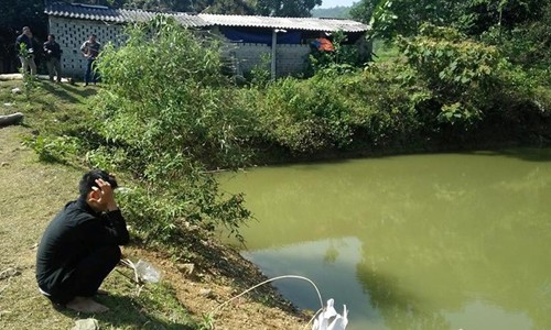 Xót xa, 3 bé trai chết đuối thương tâm ở ao gần nhà bà Ao nước nơi xảy ra sự việc. Ảnh: Q.A.