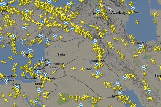 Bức ảnh cho thấy nỗi khiếp sợ tên lửa Mỹ trên bầu trời Syria Ảnh chụp hình ảnh trực tiếp các chuyến bay vào lúc 14h50 chiều 12/4.