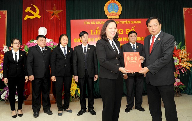 Công bố quyết định của Chủ tịch nước về công tác cán bộ Công bố quyết định của Chủ tịch nước về công tác cán bộ