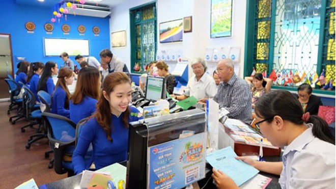Đổ xô ra nước ngoài nghỉ lễ Du khách đặt tour tăng cao trong dịp lễ 30-4 Ảnh: Linh Anh