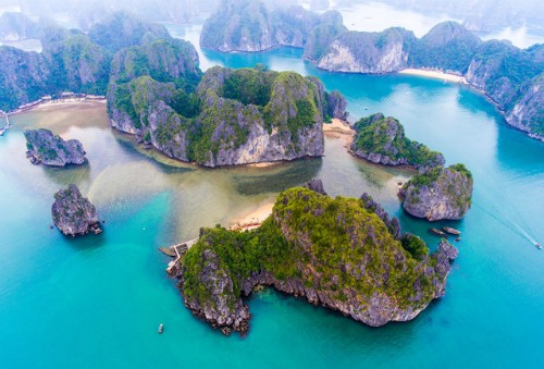 Hai bãi biển Việt Nam vào top đẹp nhất Đông Nam Á Cát Bà, Vịnh Lan Hạ. Ảnh: Jimmy Tran/Shutterstock.