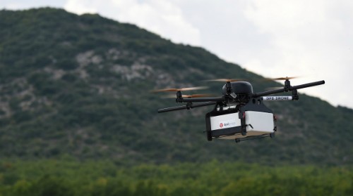 Trung Quốc dùng drone để sửa chữa Vạn lý trường thành Drone là thiết bị vận chuyển hiệu quả tại các khu vực có địa hình hiểm trở.