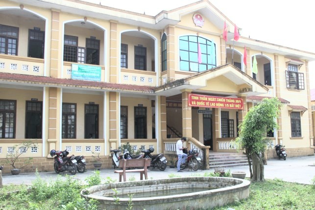 Đem bò giống bán cho lò mổ, nhiều 'quan xã' bị kỷ luật Trụ sở UBND xã Triệu Độ nơi xảy ra vụ cán bộ xã nhận bò giống chính sách rồi đem bán cho lò mổ