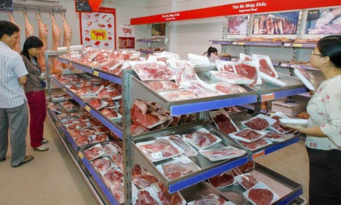 Thịt trâu, bò nhập khẩu giá rẻ bằng 1/3 trong nước Giá thịt lợn, thịt bò, thịt gà nhập khẩu đã qua giết mổ chỉ rẻ bằng 1/3 đến 1/2 so với giá thịt trong nước.