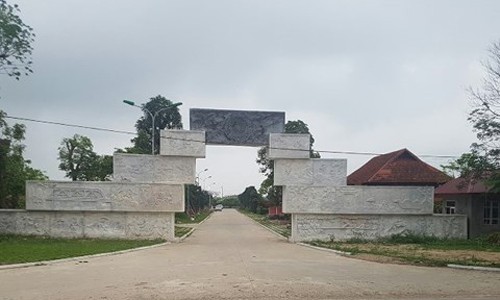 Kiểm tra tổ hợp vui chơi, ẩm thực hoành tráng trên đất nông nghiệp Cổng chính vào khu ẩm thực của trang trại tổng hợp cá, lúa.