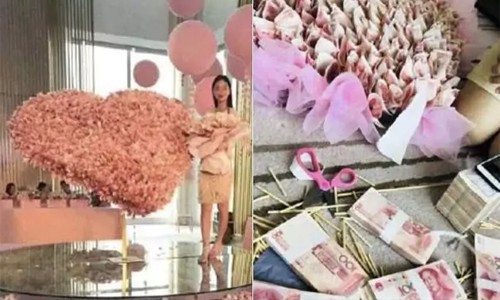 Chàng trai tặng bạn gái bó hoa tiền mặt khổng lồ Cô gái đứng bên cạnh đóa hoa khổng lồ kết từ tiền mặt mà bạn trai tặng. Ảnh: thecover.cn.