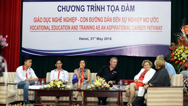 Học nghề ra trường có thể lương cao hơn học đại học? Tọa đàm: Giáo dục và đào tạo nghề: Con đường dẫn đến sự nghiệp mơ ước.
