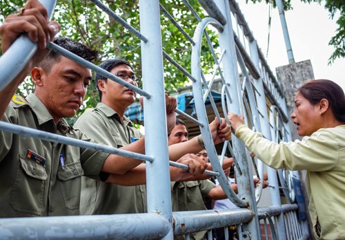 Người Thủ Thiêm làm việc với Ban tiếp công dân TƯ Chỉ những người có thư mời mới được gặp lãnh đạo Ban tiếp công dân Trung ương. Ảnh: Thành Nguyễn.