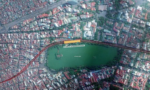 Xây dựng nhà ga ngầm có tác động như thế nào tới Hồ Gươm? Vẫn còn một số ý kiến băn khoăn về việc đặt ga ngầm tuyến đường sắt số 2 cạnh hồ Gươm. (Ảnh minh hoạ: Ngọc Thành/Vnexpress)
