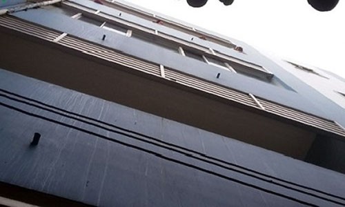 Người đàn ông nhảy từ tầng 3 bệnh viện tự tử Ông T. nhảy từ lầu 3 bệnh viện xuống đất tử vong. Ảnh: VOV.