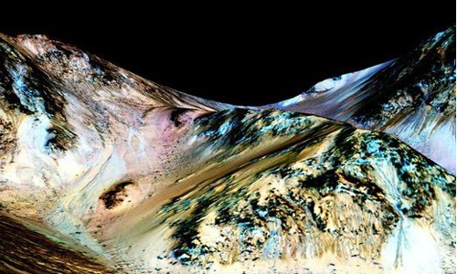 NASA tuyên bố: Con người có thể sống trên Sao Hỏa! Một dãy núi trên Sao Hỏa do robot của NASA chụp - ảnh: NASA