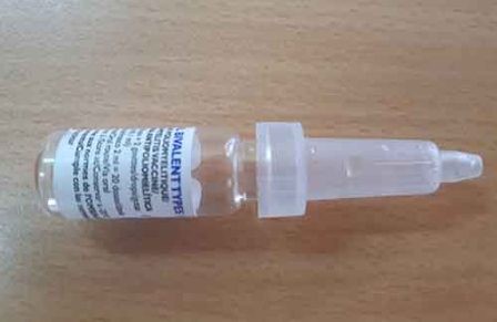 Bé trai bị uống cả lọ vắc xin phòng bại liệt hiện ra sao? Lọ vaccine mà bé C được cho uống (ảnh Hải Bình