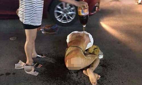 Báo Tây đưa tin vụ đánh ghen bằng nước mắm và bột ớt ở Thanh Hóa Vụ đánh ghen bằng nước mắm và bột ớt ở Thanh Hóa.