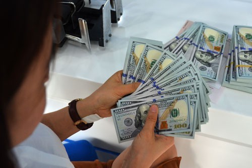 Giá USD tăng mạnh có đáng lo? Dù giá USD tăng mấy ngày qua nhưng nhu cầu về ngoại tệ hợp pháp của người dân, doanh nghiệp đều được đáp ứng Ảnh: Tấn Thạnh