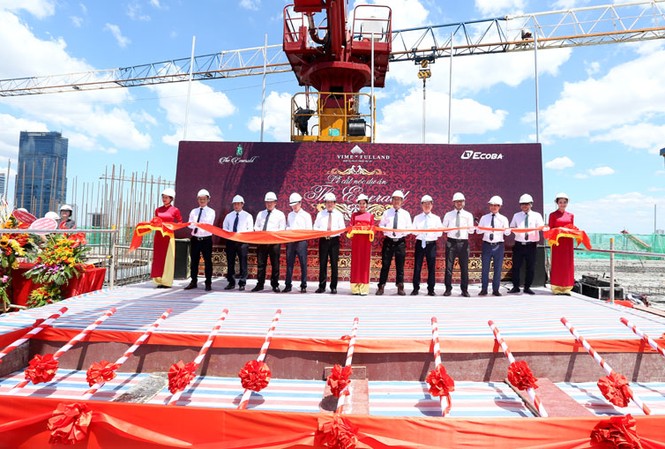 Cất nóc trước thời hạn, The Emerald khẳng định uy tín với khách hàng Cất nóc trước thời hạn, The Emerald khẳng định uy tín với khách hàng