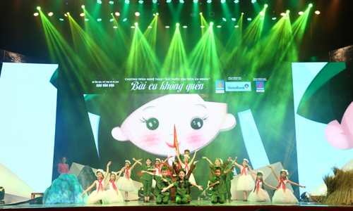 Trở về ký ức thời hoa lửa trong đêm nhạc ”Bài ca không quên” Trở về ký ức thời hoa lửa trong đêm nhạc ”Bài ca không quên”
