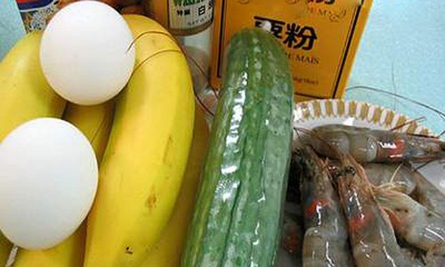 5 bài thuốc từ chuối tốt cho sinh lý của quý ông Chuối, tôm, trứng gà làm bánh rán tốt cho nam giới yếu sinh lý.
