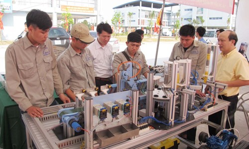 Đổi mới và tăng cường công tác truyền thông về giáo dục nghề nghiệp Đẩy mạnh truyền thông về giáo dục nghề nghiệp để thay đổi nhận thức xã hội. Ảnh minh họa