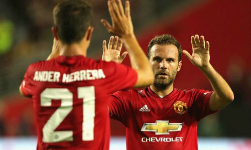 M.U bị cầm hòa trận ra quân du đấu hè 2018 Mata mừng bàn thắng với Herrera. Ảnh: ManUtd.