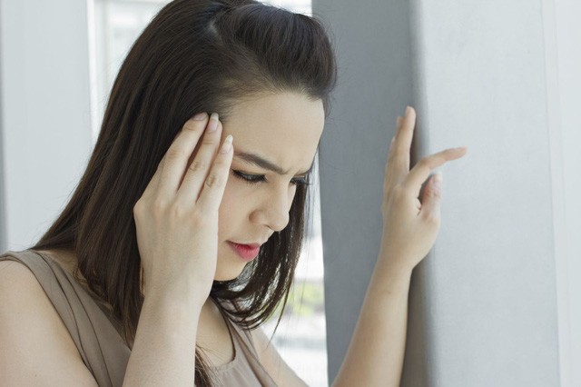Chóng mặt khi đứng dậy có nguy hiểm không? Nếu cảm giác chóng mặt nặng lên thay vì giảm đi sau khi đứng dậy, thì có lẽ nên nói chuyện với bác sĩ.