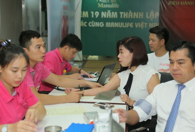 Manulife Việt Nam tiếp tục hiến tặng gần 350 đơn vị máu cho cộng đồng Gần 400 nhân viên và đại lý của Manulife Việt Nam vừa tham gia chương trình hiến máu tại văn phòng Hà Nội và TP HCM