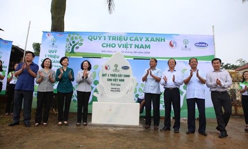 Vinamilk trồng 100.000 cây xanh tại Bắc Kạn Vinamilk trồng 100.000 cây xanh tại Bắc Kạn
