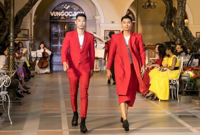 Show diễn Thu Đông Domino 68 của 2 NTK Vũ Ngọc & Son Show diễn Thu Đông Domino 68 của 2 NTK Vũ Ngọc & Son