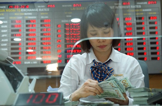 Giá USD giảm mạnh phiên đầu tuần Giá USD trong ngân hàng và tự do đều giảm mạnh phiên đầu tuần.