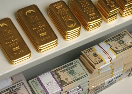 Giá vàng ngược chiều, chịu sức ép của đồng USD Vàng giảm còn do mặt hàng này gần đây mất đi vị thế là kênh trú ẩn an toàn trong thời kỳ bất ổn. Ảnh minh họa