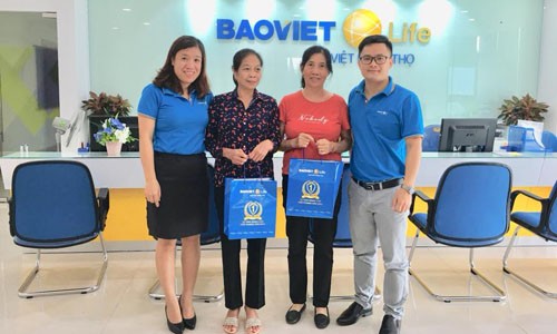 Bảo Việt nhân thọ giải quyết quyền lợi bảo hiểm rủi ro trong 15 phút Những Khách hàng đầu tiên trải nghiệm dịch vụ Giải quyết quyền lợi bảo hiểm 15 phút của Bảo Việt Nhân th