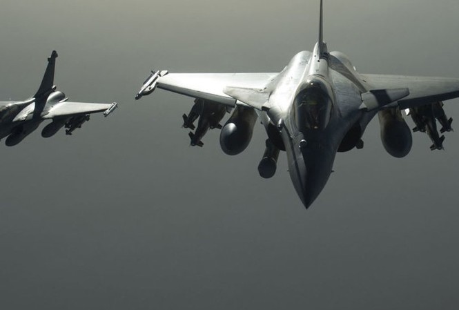 Lịch sử: 3 tiêm kích tối tân Pháp Rafale hạ cánh xuống Nội Bài Máy bay tiêm kích Rafale tối tân của Pháp