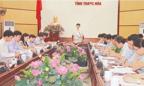 Thanh Hóa: Hội nghị sơ kết công tác ATTP Đồng chí Nguyễn Đình Xứng, Phó Bí thư Tỉnh ủy, Chủ tịch UBND tỉnh phát biểu tại hội nghị.