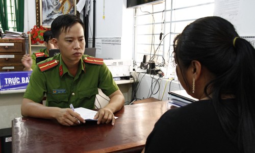 Buồn chuyện nhà, 2 phụ nữ nhảy cầu Cần Thơ tự tử Nạn nhân khai rằng muốn tìm đến cái chết do buồn chuyện gia đình.