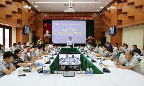8 tháng đầu năm, TKV sản xuất 25,58 triệu tấn than nguyên khai Giám đốc Tập đoàn Đặng Thanh Hải đã chủ trì Hội nghị