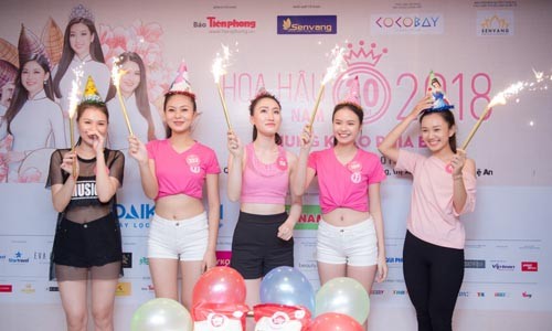 24h đến giờ G: Thí sinh HHHVN căng thẳng nhưng vẫn đầy ắp tiếng cười Thí sinh Hoa Hậu Việt Nam đón sinh nhật cùng nhau